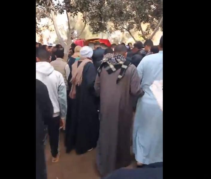 مشهد جنائري مهيب.... الآلاف يتوافدون لتشييع جنازة مقرئ القرآن الكريم الشيخ ابراهيم محمد عبدالغني