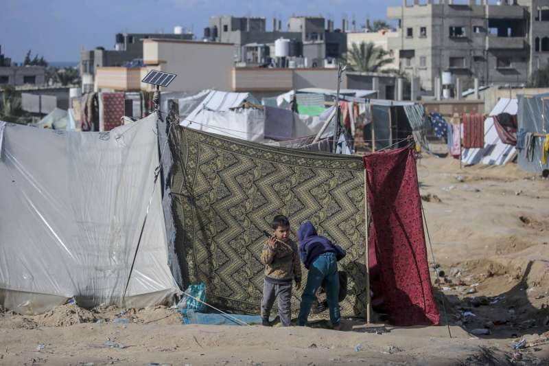 مصر تتابع الوضع الإنساني .. 5 ملايين دولار دعم إماراتي لإعادة إعمار غزة!