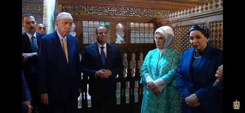 زوجة أردوغان كلمة السر في زيارته  للإمام الشافعي