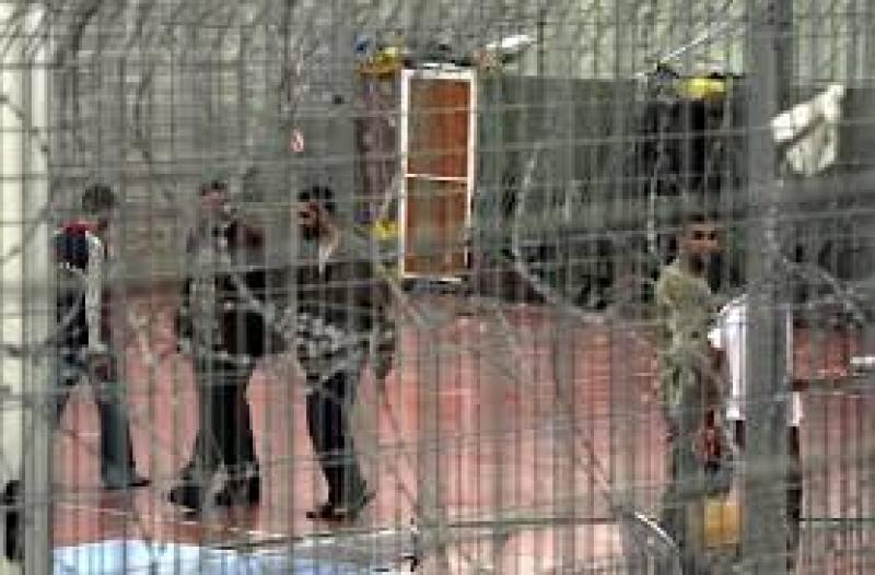 للتنكيل بهم، إدارة سجون الإحتلال الإسرائيلي تنقل أسرى المؤبد إلى أماكن متفرقة