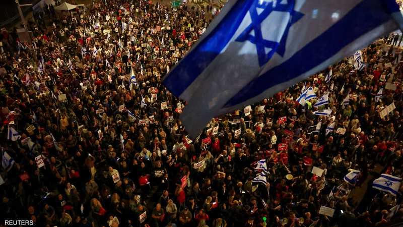 تل أبيب تشتعل.. ومواجهات ساخنة بين المتظاهرين وشرطة الاحتلال