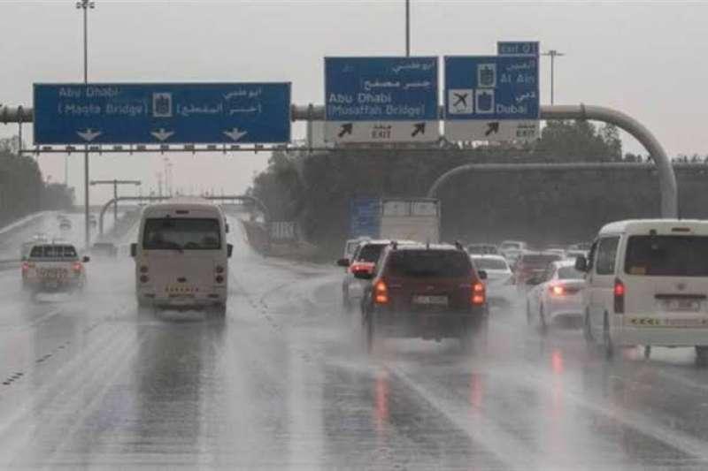 بسبب سوء الأحوال الجوية، إمارة الشارقة تطالب سكانها بأداء الصلاة  في المنازل