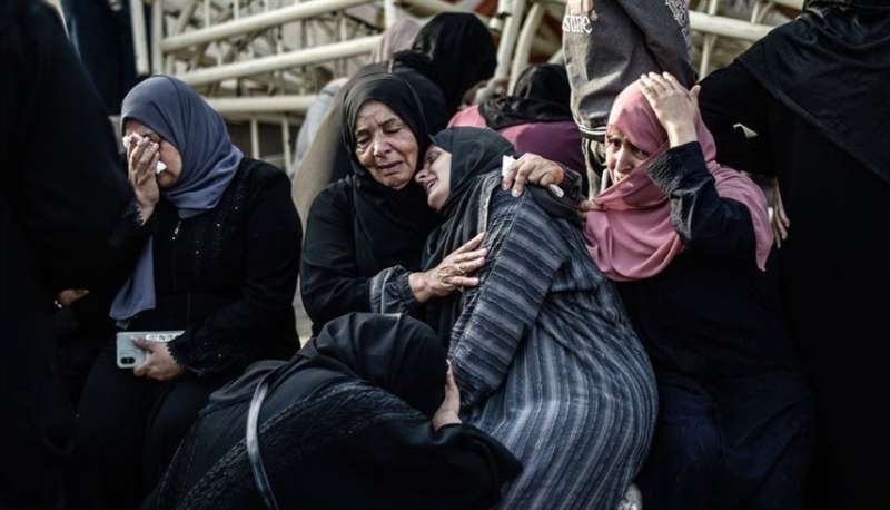 الجنة تحت أقدام ”نساء غزة”، 10 آلاف امرأة ضحايا غدر الاحتلال بدموع 19 ألف يتيم!