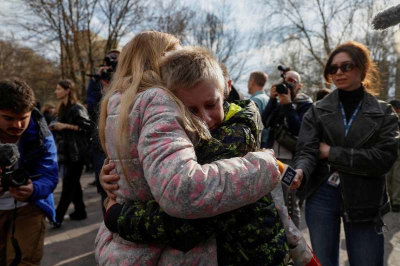 لأول مرة بوساطة قطرية، مفاوضات روسية أوكرانية بشأن الأطفال للم شمل عائلاتهم