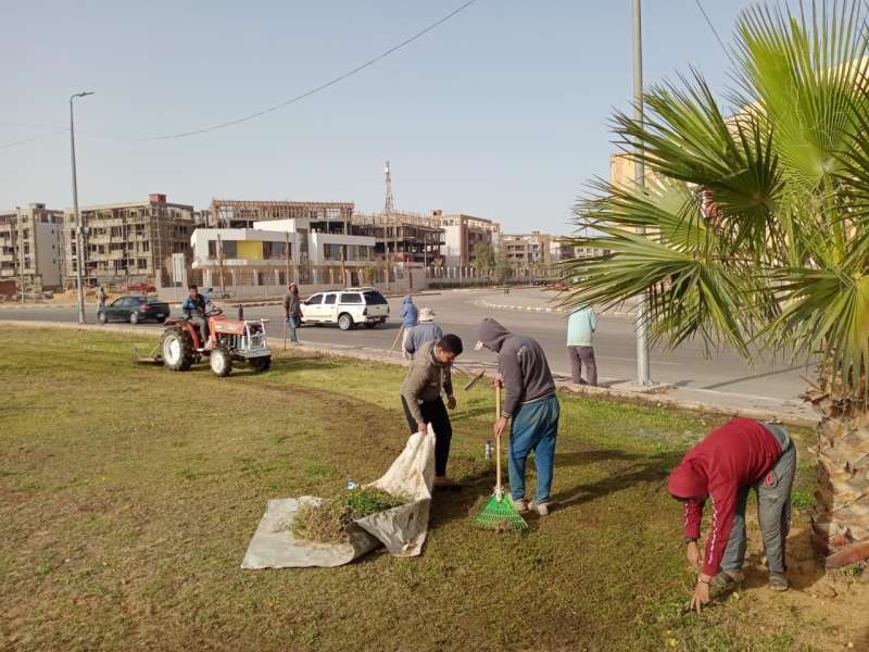 حملات لرفع الإشغالات وتكثيف صيانة المزروعات بمدينة الشروق