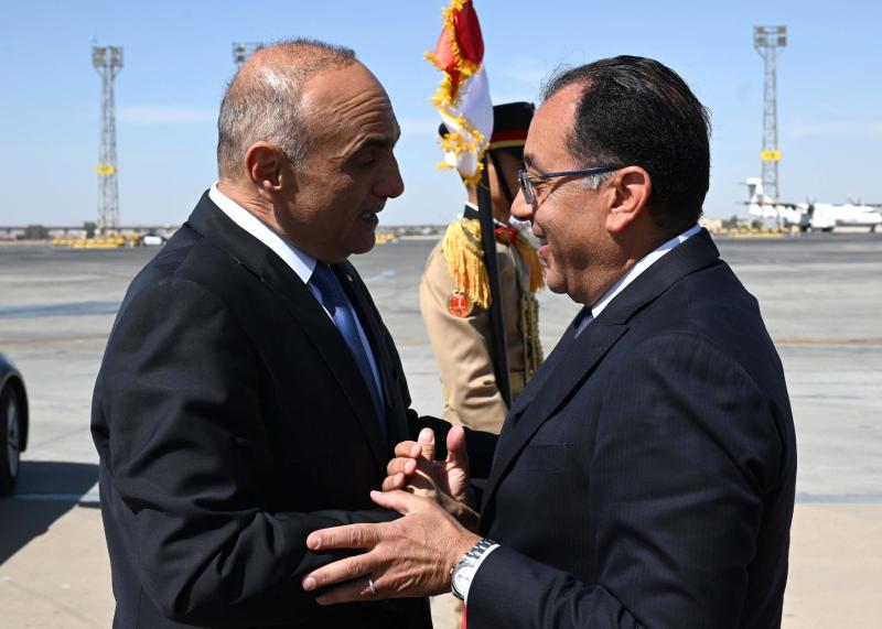 يوقعان اتفاقيات جديدة غدا .. رئيس الوزراء يستقبل نظيره الأردني بمطار القاهرة الدولي