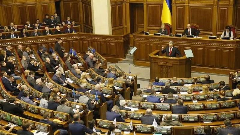 لللقتال ضد روسيا  .. البرلمان الأوكراني يقر مشروع قانون يسمح بتجنيد مساجين