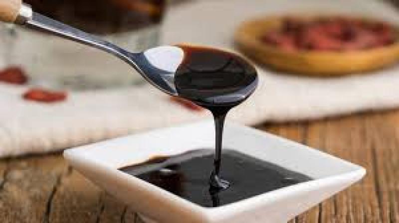 يمدك بالطاقة والحديد .. تعرف على فوائد عديدة لتناول العسل الأسود