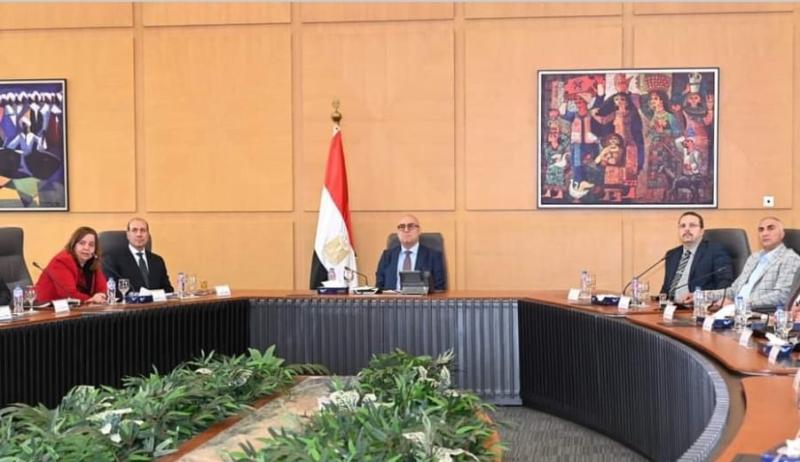 وزير الإسكان يتابع تنفيذ وحدات المبادرة الرئاسية ”سكن لكل المصريين” بالمدن الجديدة والمحافظات