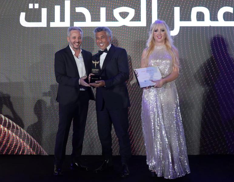 الإمارات تكرم ”صوت الأردن” الفنان عمر العبدلات بجائزة قادة العمل الإنساني