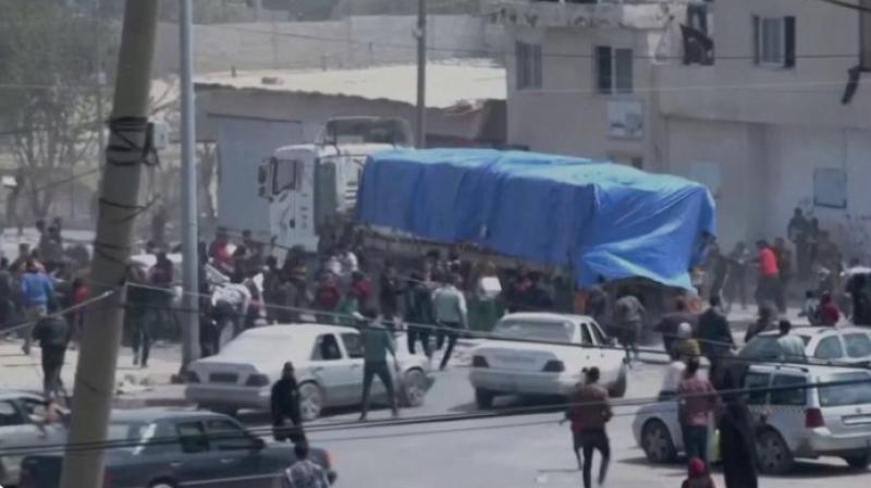 مراسل القاهرة الإخبارية من رفح: حريق في مخازن لمساعدات غذائية بسبب القصف الإسرائيلي